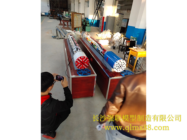 盾構(gòu)機模型 (2) 盾構(gòu)機模型 (2)